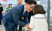 ‘문화공간이 시장실로’ 이기형 김포시장, 아트빌리지에서 가족 시민 만났다