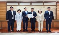 인천군·구의장협의회, 박찬대 시장·남영희 부시장 접견해 신설구 재정 안정화를 위한 